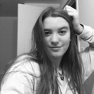 Meet your Posher, Lorie